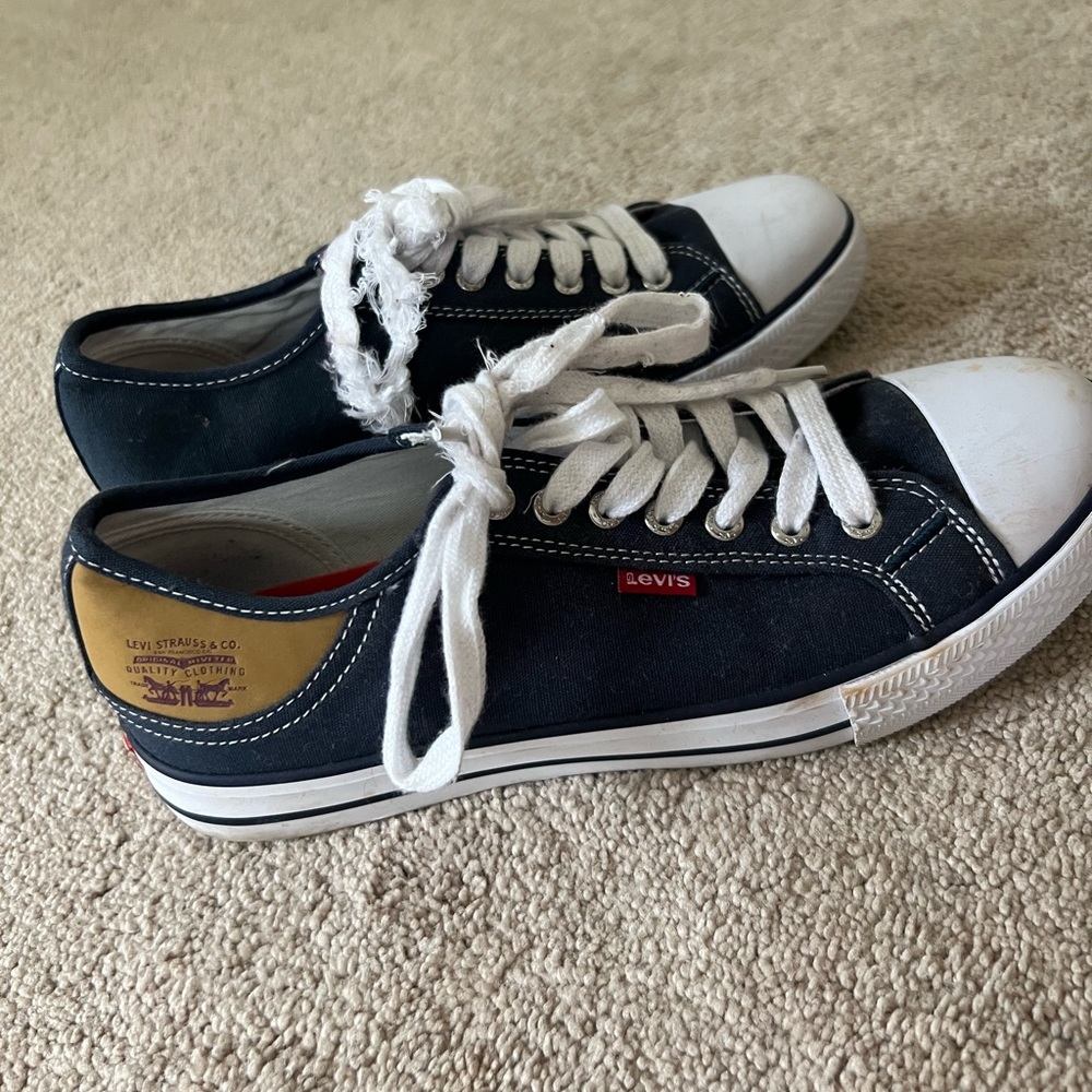 Levi’s Sneakers Navy and brown fabric detailing with logo, true to size